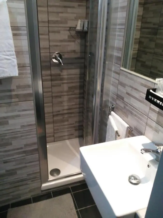 Residenza Cola Di Rienzo - Suite In Rome 2*,