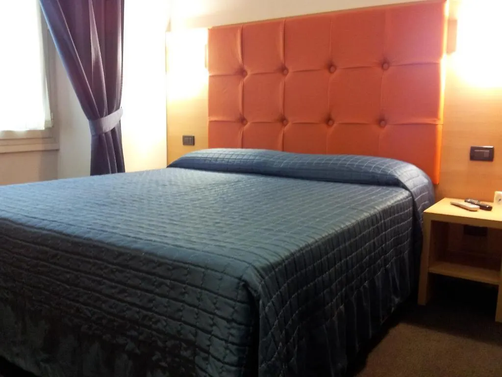 Residenza Cola Di Rienzo - Suite In Rome Guest house